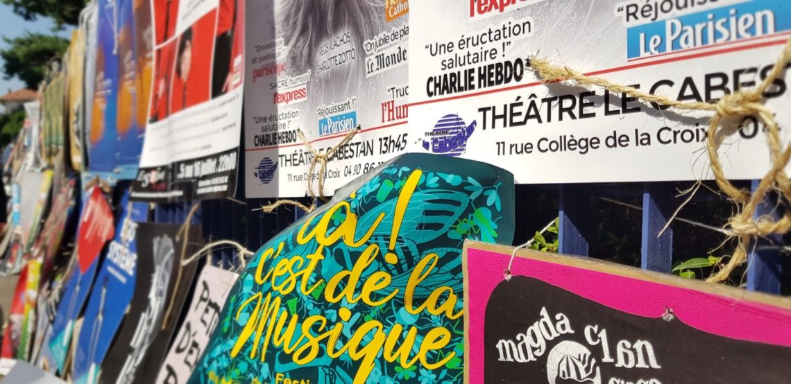 Affiches de spectacles au Festival d'Avignon