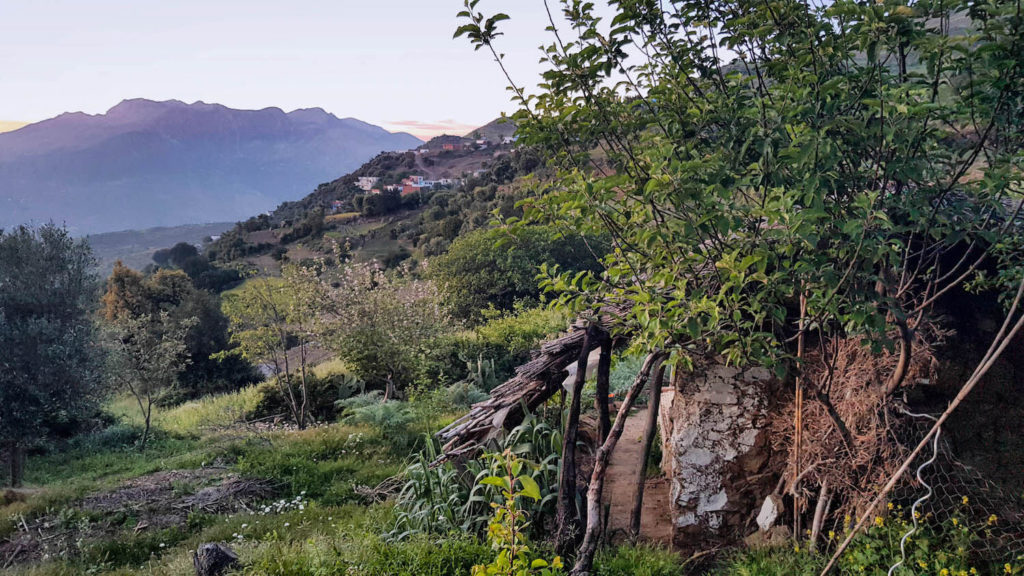 sommet-naturel-chefchaouen-maroc-maison