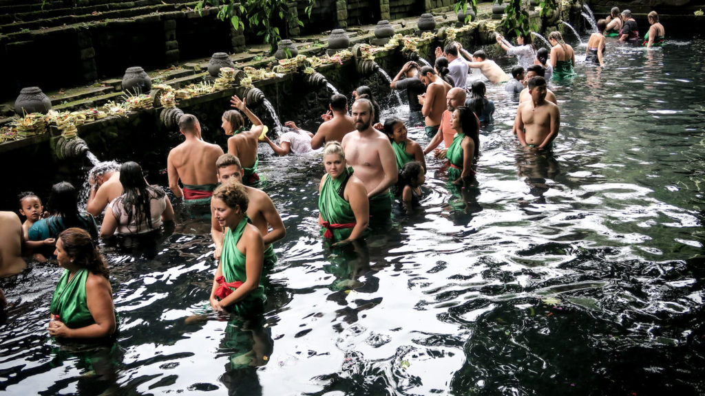 Ablutions à Pura Tirta Empul