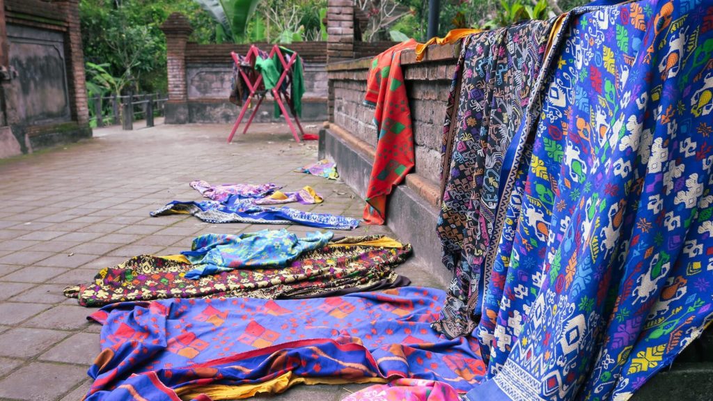 Sarongs à l'entrée de Pura Tirta Empul