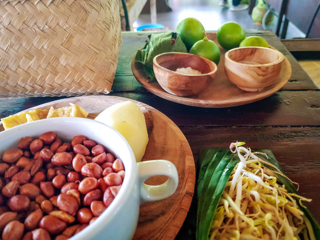 Epices et ingrédients frais lors d'un cours de cuisine à Bali