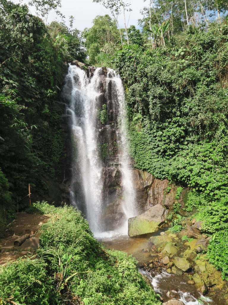 La cascade Golden Valley Waterfall à Munduk
