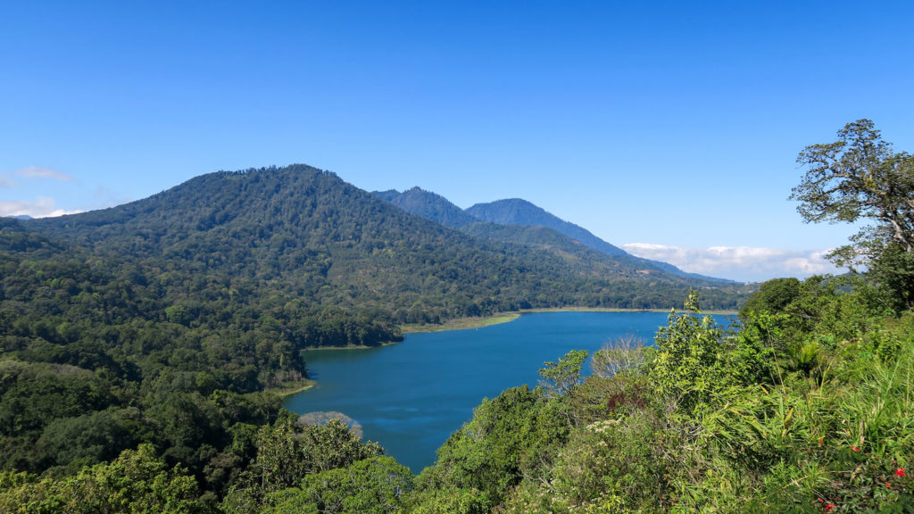 Le lac Buyan, dans la région de Munduk à Bali