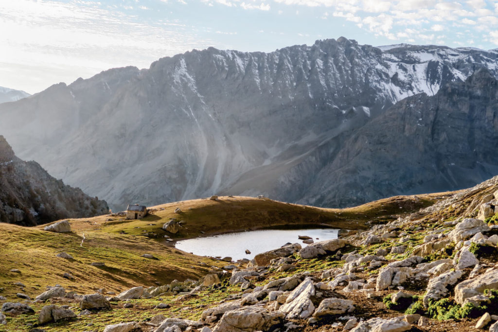 Bergerie et lac de Chillol en Haute-Ubaye