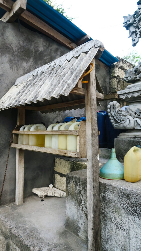 Station-service typique sur l'île de Nusa Penida, Bali