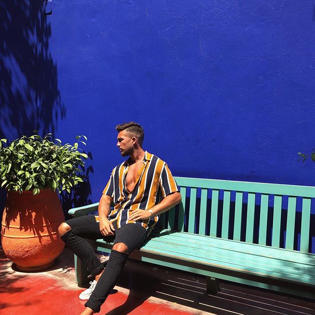 Instagrammer qui pose au jardin Majorelle, Marrakech