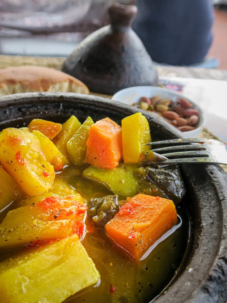 Tajine dégusté dans la rue à Marrakech