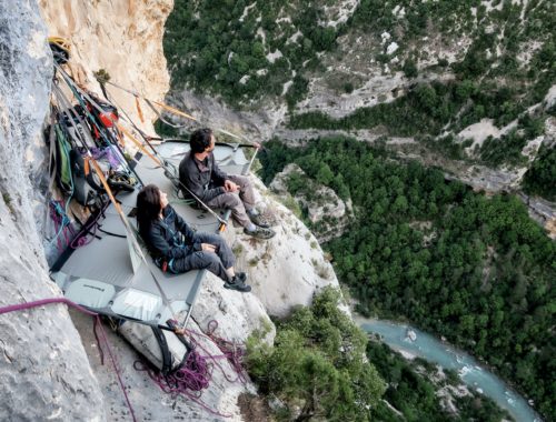 Assis sur le portaledge au dessus des gorges du Verdon