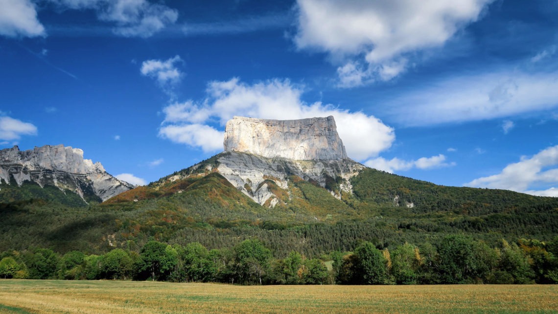 Le Mont Aiguille vu depuis le hameau de la Richardière
