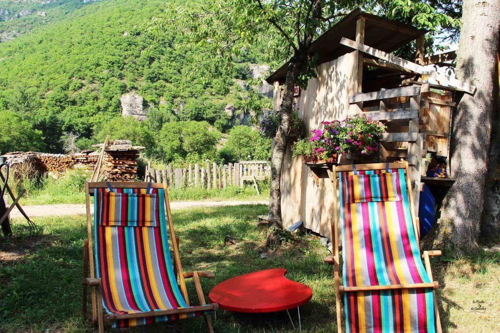 Transat dans le jardin du gîte du Moulin de Cantorbe pour un weekend en Aveyron sour le signe de la détente
