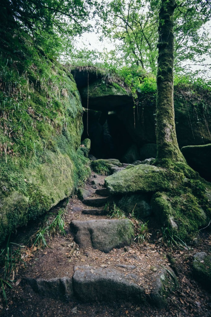 Grotte d'Artus dans la forêt d'Huelgoat