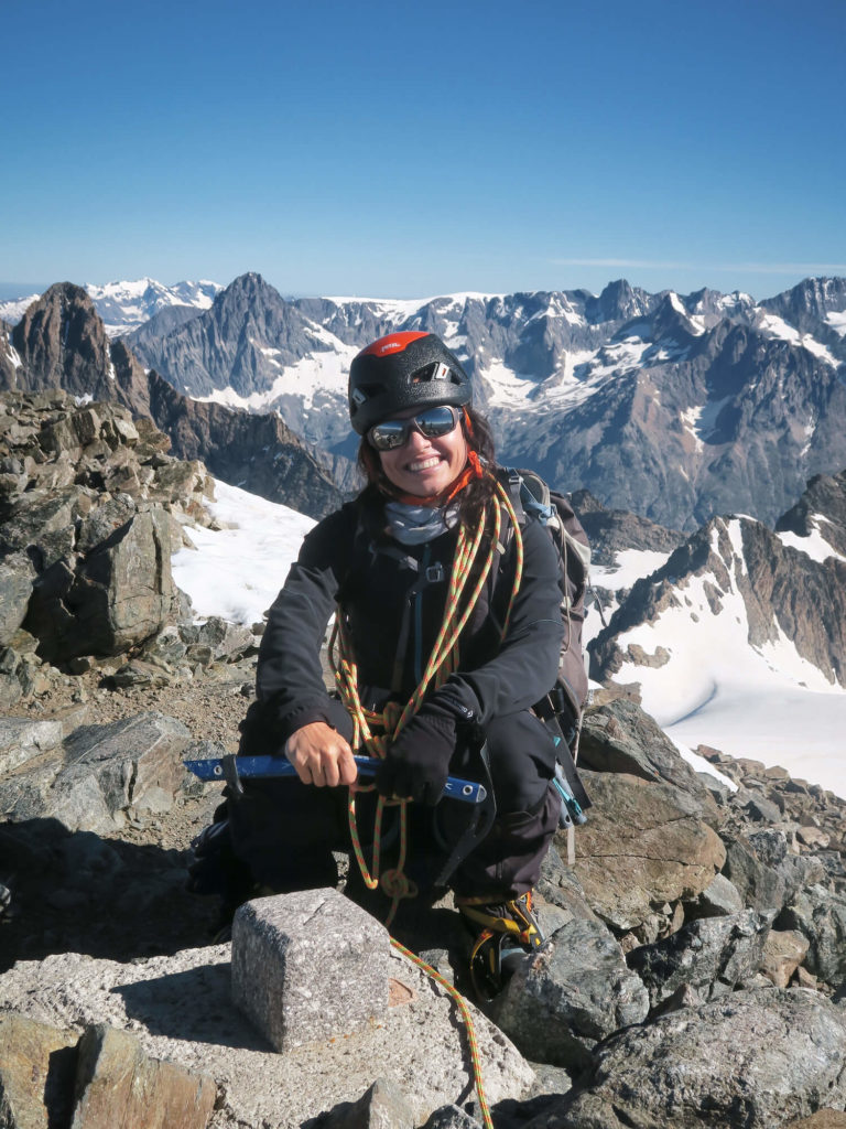 Quand le renoncement n'a pas marché : on arrive au sommet ! Ici avec mon casque et piolet au sommet des Rouies, Hautes-Alpes