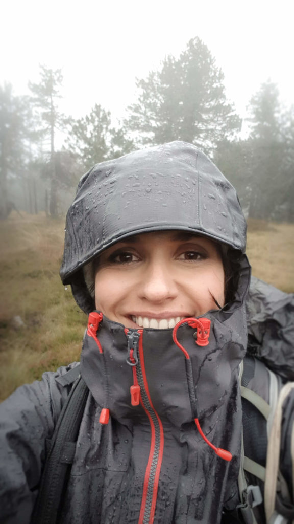 Avec ma Gore-Tex et sa capuche, même pas peur de la cueillette des champignons sous la pluie !